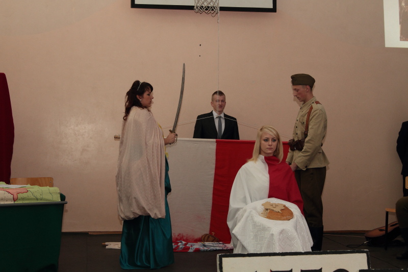 Apel z okazji 11 listopada r.szk. 2013/2014 autor: ZST Kolno, LO Kolno, LP Kolno 