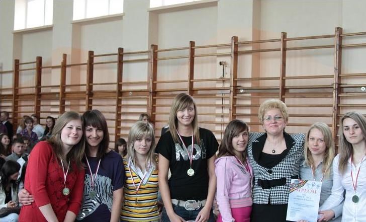 Po�egnanie klas maturalnych oraz uroczysto�� 3 maja w ZST w Kolnie rok szkolny 2009/2010
 autor: ZST Kolno, LO Kolno, LP Kolno 