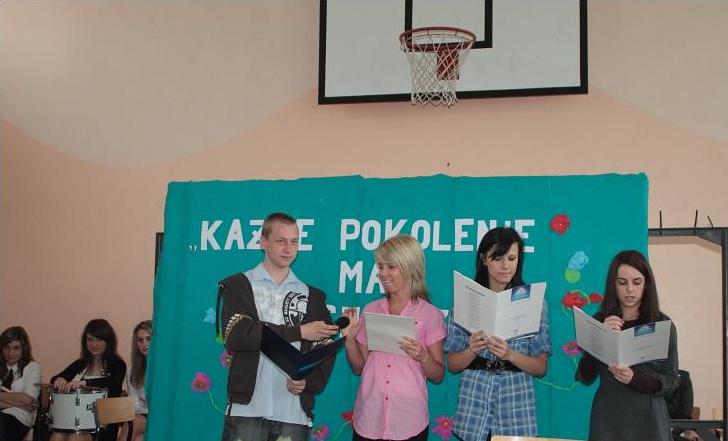 Po�egnanie klas maturalnych oraz uroczysto�� 3 maja w ZST w Kolnie rok szkolny 2009/2010
 autor: ZST Kolno, LO Kolno, LP Kolno 
