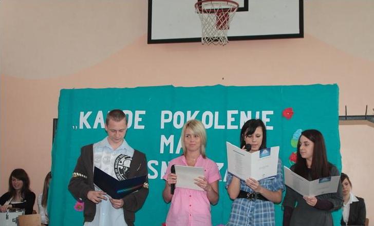 Po�egnanie klas maturalnych oraz uroczysto�� 3 maja w ZST w Kolnie rok szkolny 2009/2010
 autor: ZST Kolno, LO Kolno, LP Kolno 