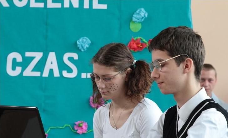 Po�egnanie klas maturalnych oraz uroczysto�� 3 maja w ZST w Kolnie rok szkolny 2009/2010
 autor: ZST Kolno, LO Kolno, LP Kolno 