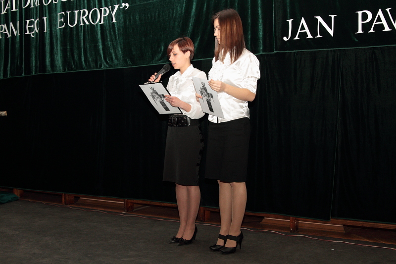 W ho�dzie ofiarom Katynia- 70 rocznica zbrodni katy�skiej autor: ZST Kolno, LO Kolno, LP Kolno 