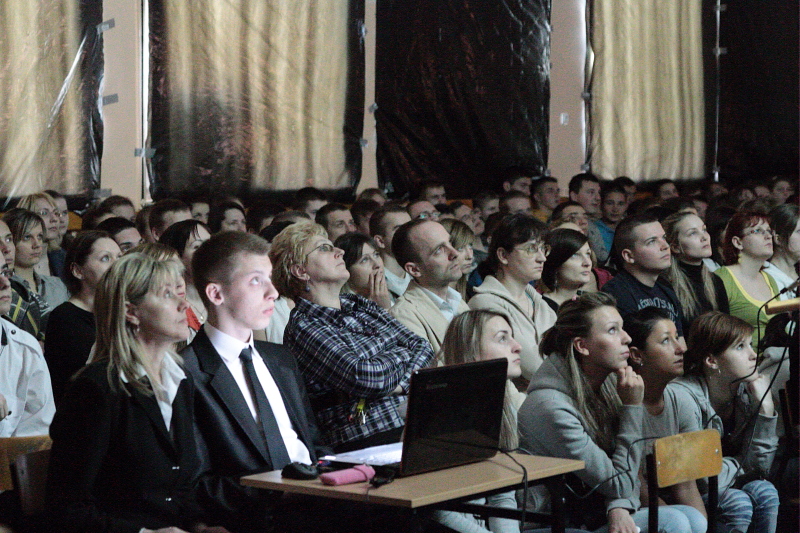 W ho�dzie ofiarom Katynia- 70 rocznica zbrodni katy�skiej autor: ZST Kolno, LO Kolno, LP Kolno 