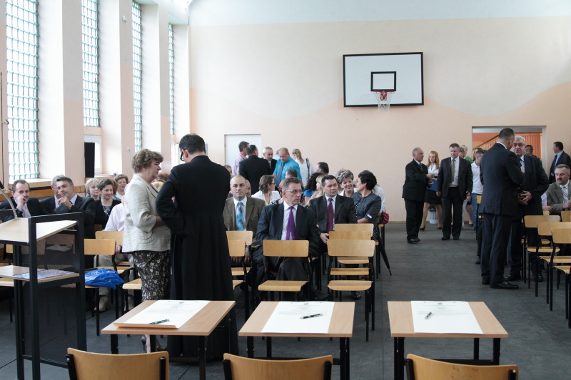 Wmurowanie kamienia w�gielnego w ZST autor: ZST Kolno, LO Kolno, LP Kolno 