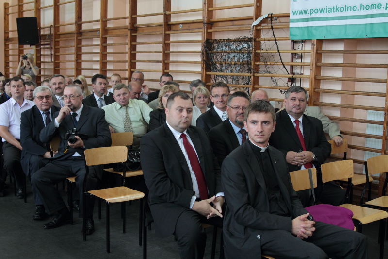 Wmurowanie kamienia w�gielnego w ZST autor: ZST Kolno, LO Kolno, LP Kolno 