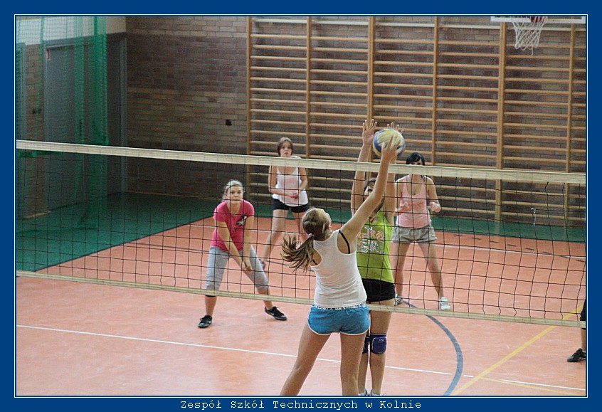 Mecz siatk�wki ZST Kolno kontra LO 'Mickiewicz' -Kolno 2010r. autor: ZST Kolno, LO Kolno, LP Kolno 