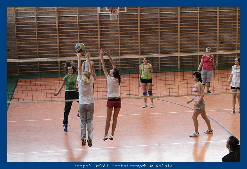 Mecz siatk�wki ZST Kolno kontra LO 'Mickiewicz' -Kolno 2010r. autor: ZST Kolno, LO Kolno, LP Kolno 