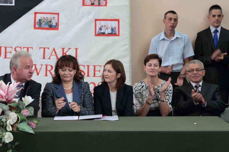 Rozpocz�cie roku szkolnego 2011/2012 autor: ZST Kolno, LO Kolno, LP Kolno 