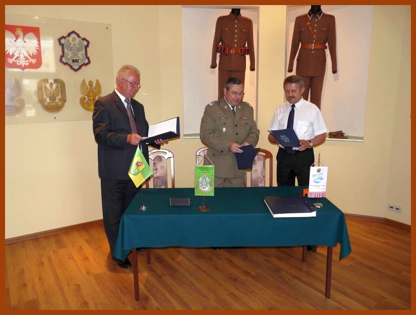 Podpisanie listu intencyjnego z WAT 2011r autor: ZST Kolno, LO Kolno, LP Kolno 