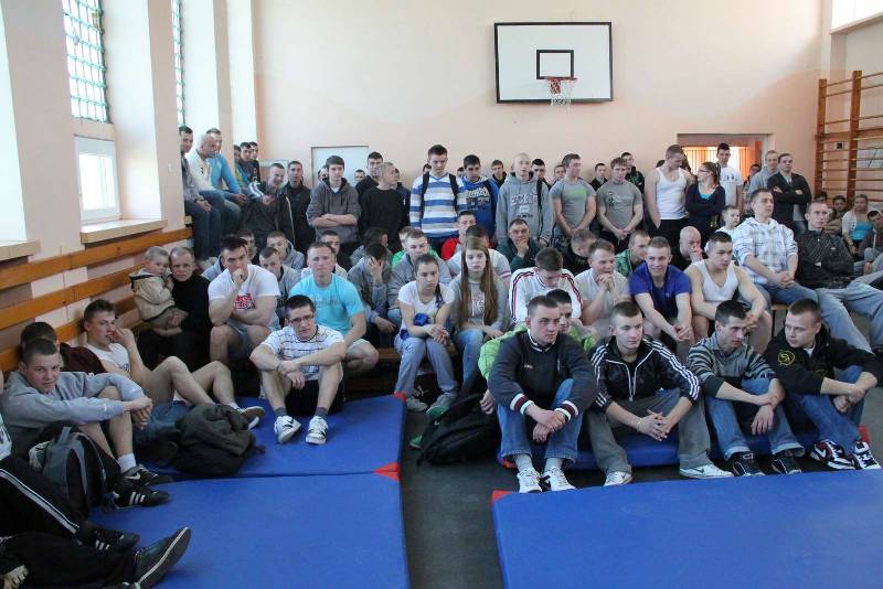 IV Mi�dzyszkolne Mistrzostwa w Wyciskaniu Sztangi Le��c 2012 autor: ZST Kolno, LO Kolno, LP Kolno 