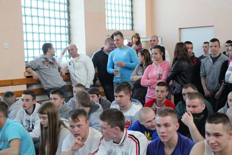 IV Mi�dzyszkolne Mistrzostwa w Wyciskaniu Sztangi Le��c 2012 autor: ZST Kolno, LO Kolno, LP Kolno 