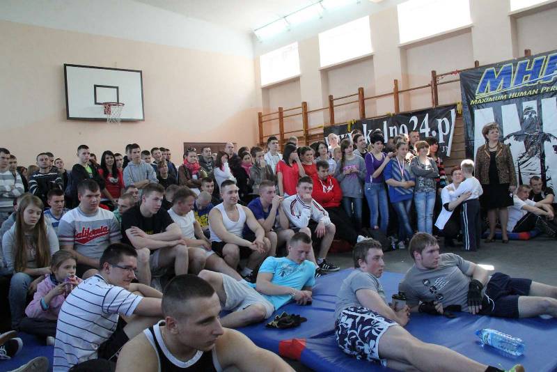 IV Mi�dzyszkolne Mistrzostwa w Wyciskaniu Sztangi Le��c 2012 autor: ZST Kolno, LO Kolno, LP Kolno 