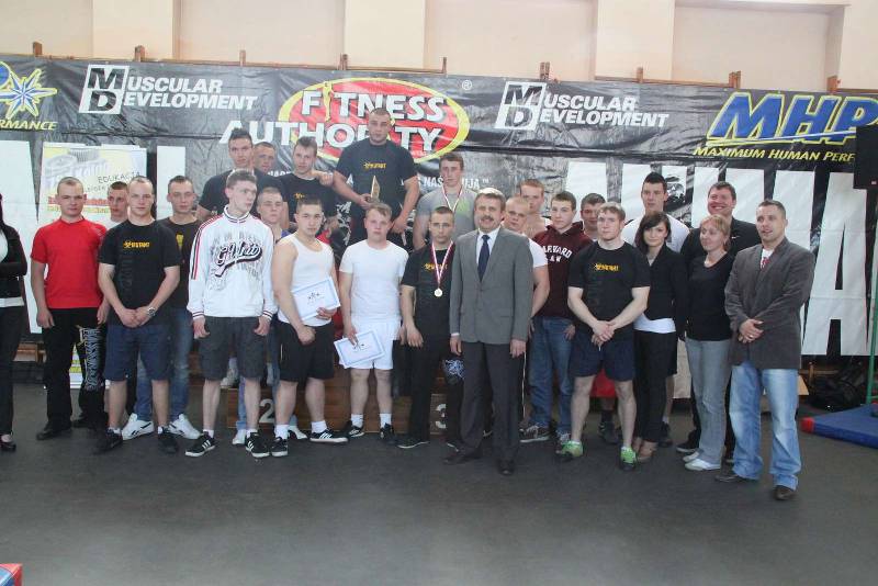 IV Mi�dzyszkolne Mistrzostwa w Wyciskaniu Sztangi Le��c 2012 autor: ZST Kolno, LO Kolno, LP Kolno 